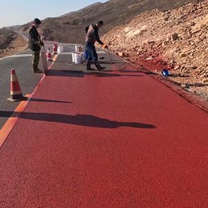青湖路街道一是彩钢瓦喷漆翻新，地面喷涂